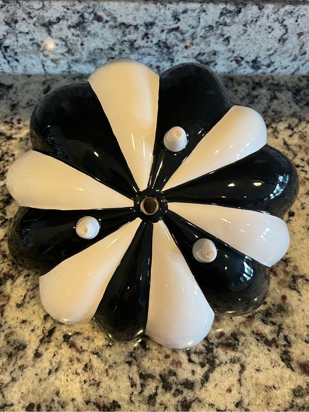 MacKenzie-Childs Vintage Black and White Stemmed Bowl 10." Retired and Rare! - Picture 5 of 10